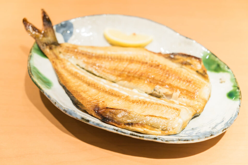 Pan-fried milkfish fillet, a source of healthy protein for seniors' muscle health. 煎虱目魚料理,為銀髮族提供優質蛋白質,維持肌肉健康。