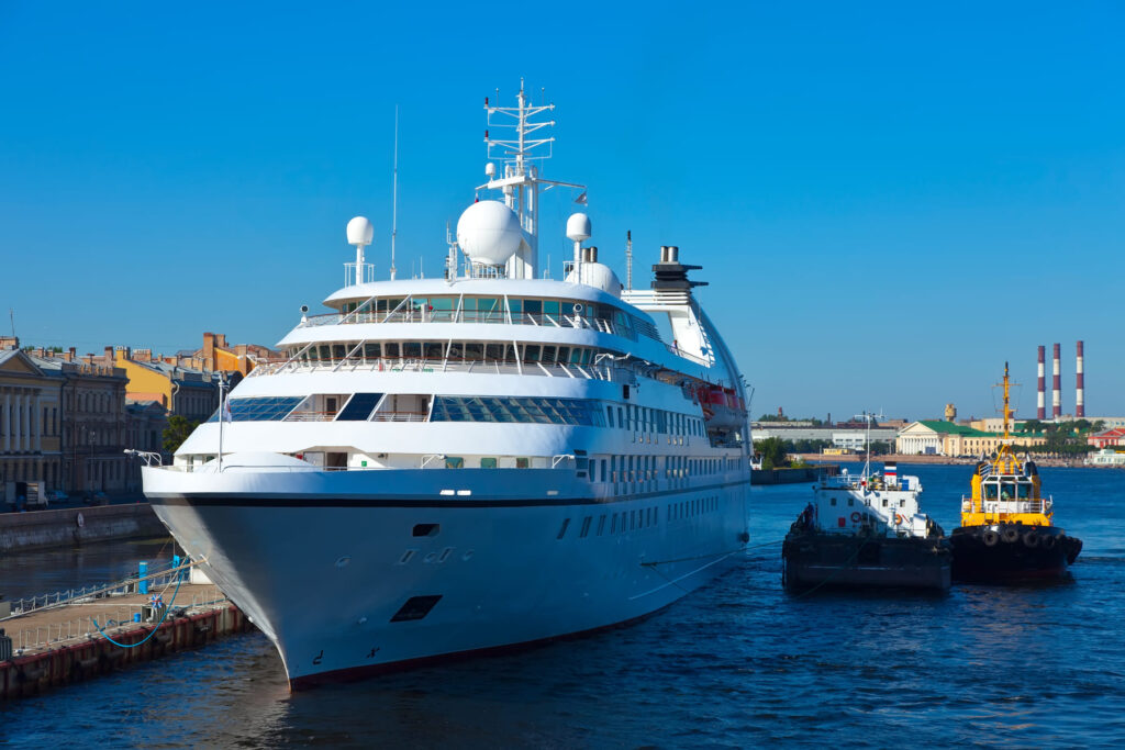 Cruise ship catering application with parboiled rice for bulk procurement and long-term storage. 國際郵輪船舶餐飲應用，預熟米適合大量備貨與長期保存。